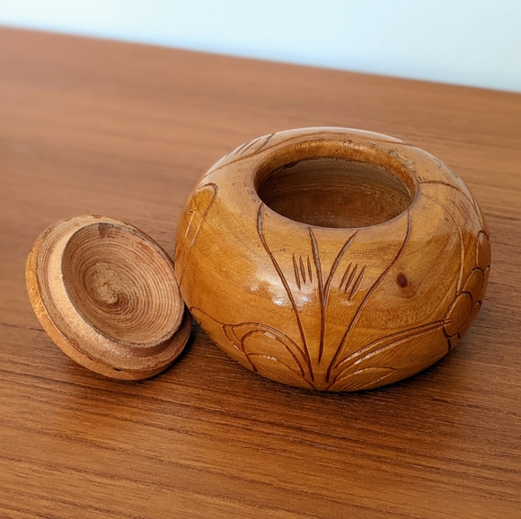 Haiti Hand Carved Wood Trinket Box - Picture 4 of 7